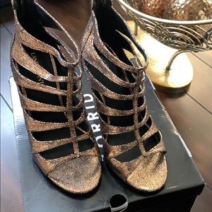 Lane Brayant, bronze heel